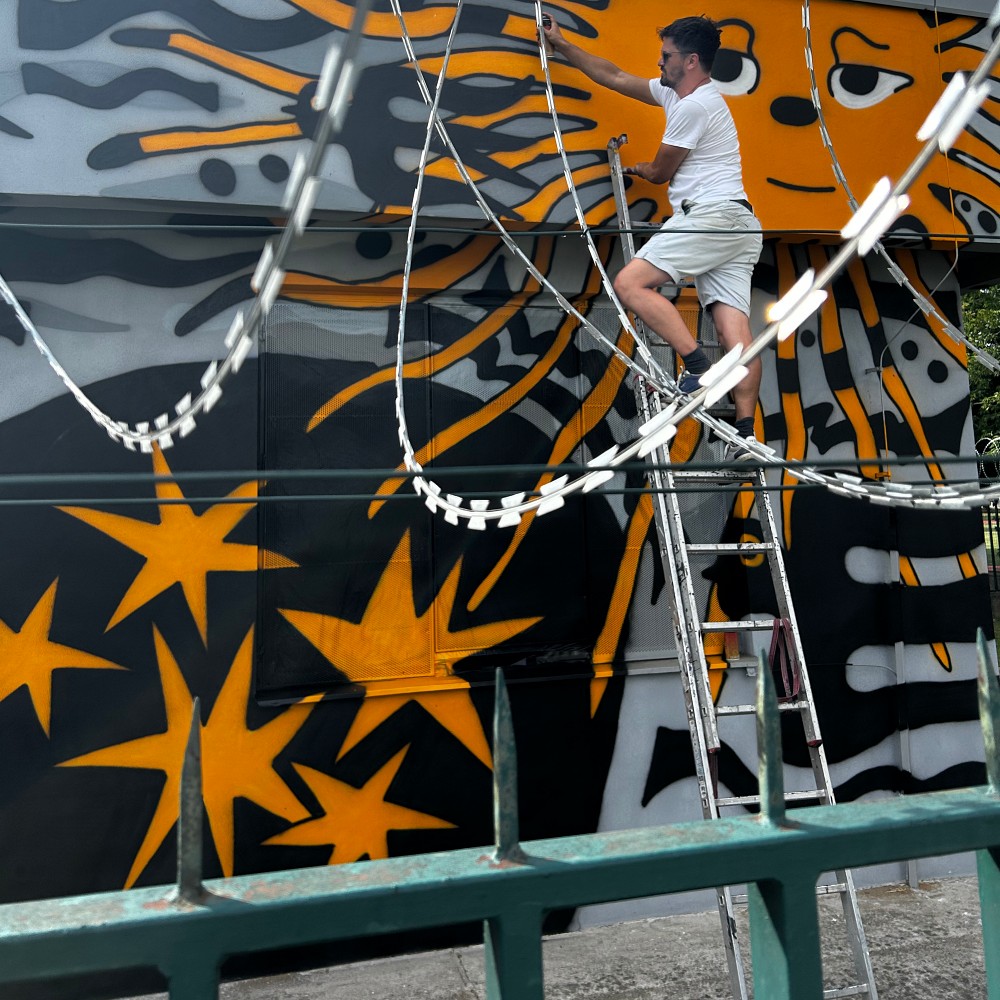 Jak vzniklo graffiti? Od jeskynních maleb po dnešní městskou scénu