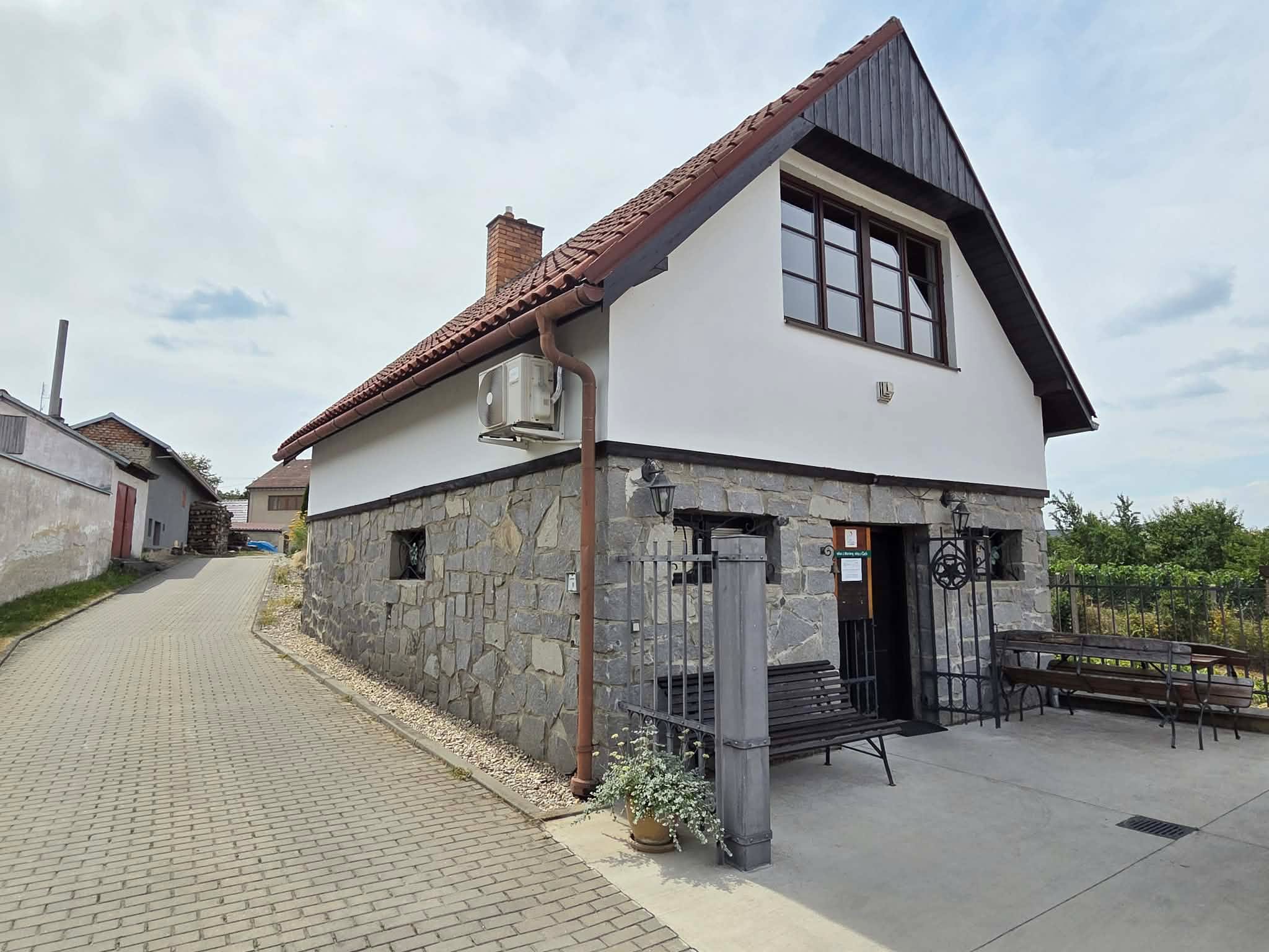 Prodejna Vinařství Oulehla v Nových Bránicích