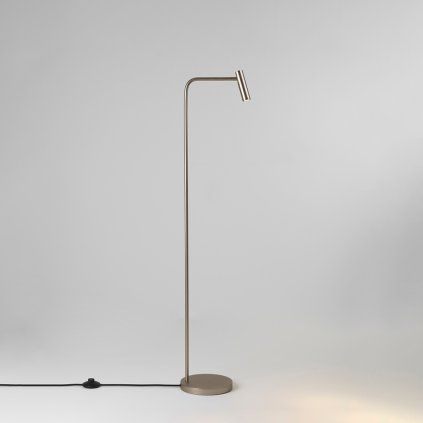 niklová stojací lampa