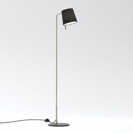 sympatická stojací lampa
