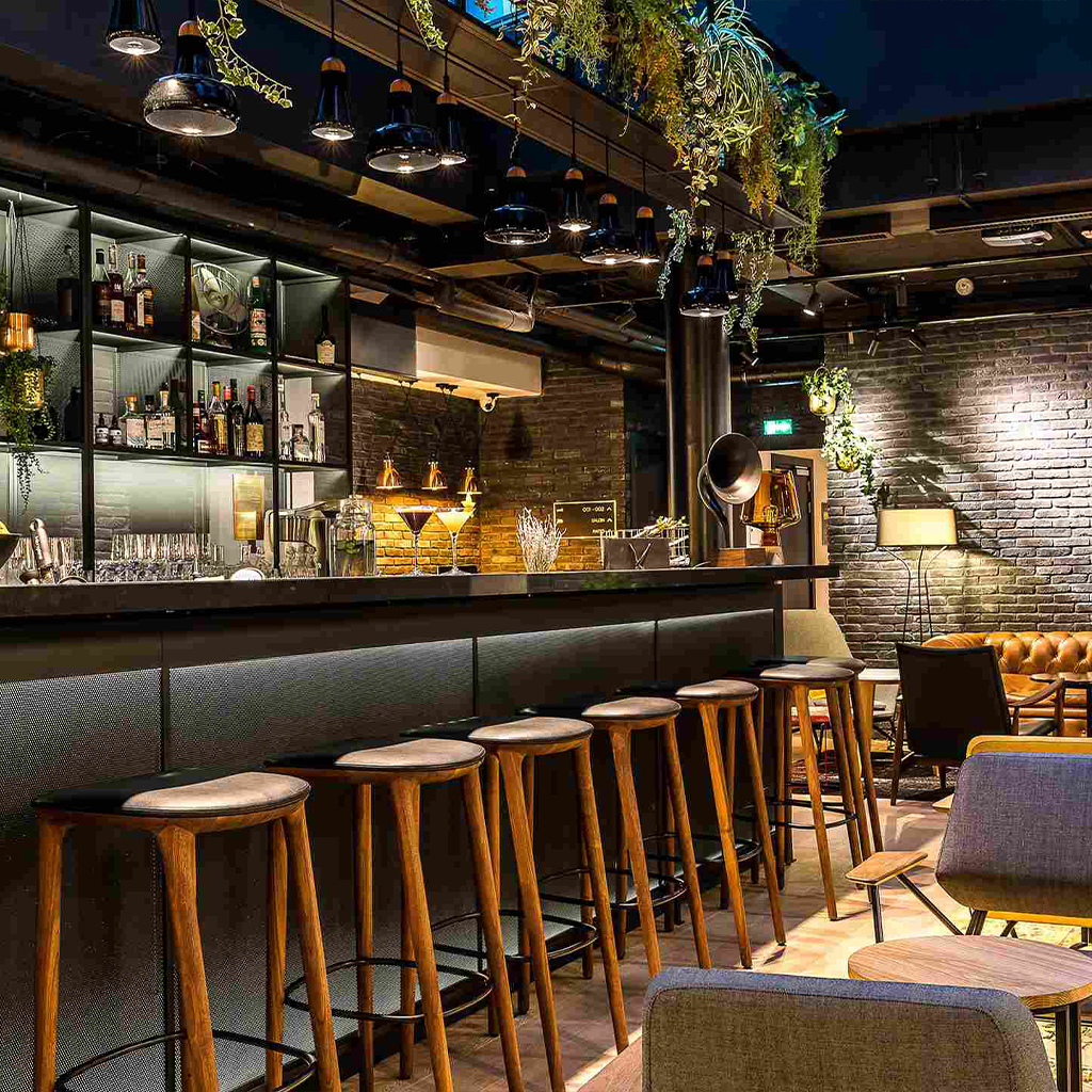 česká svítidla nad bar