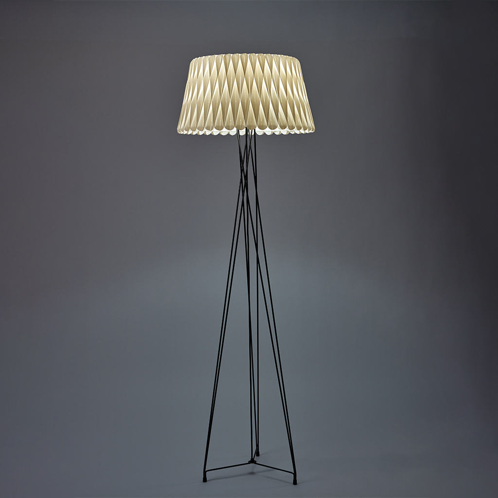 okrasná lampa z dýhy