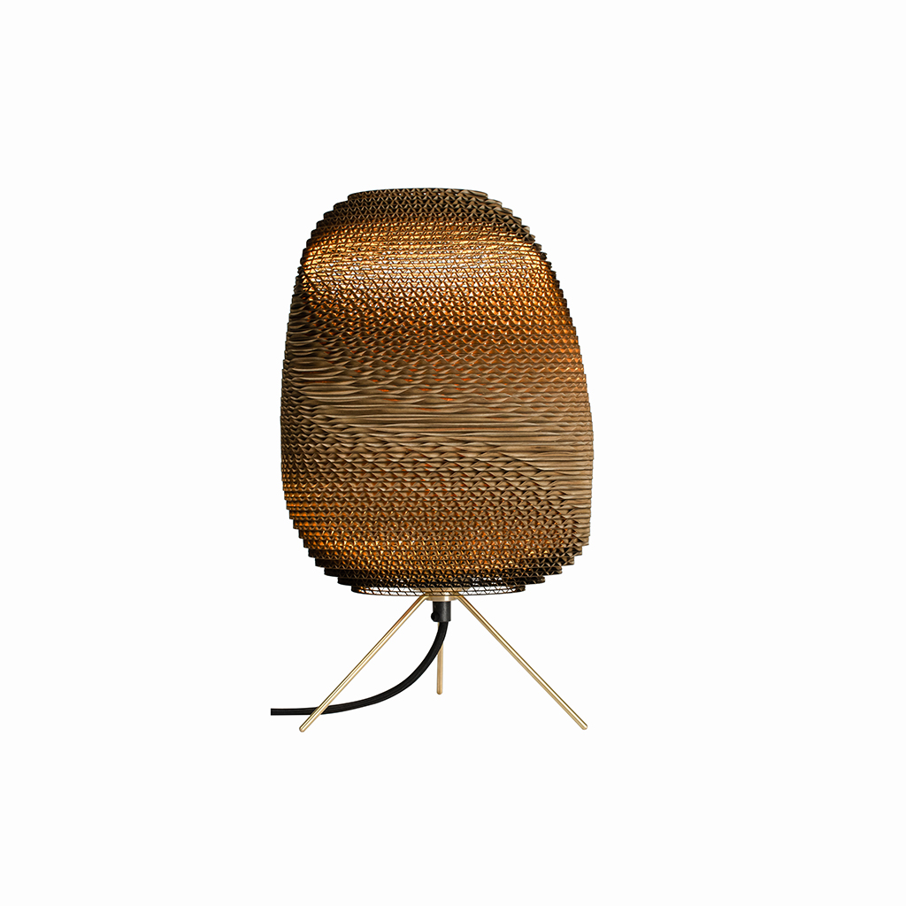designová stolní lampička z kartonu