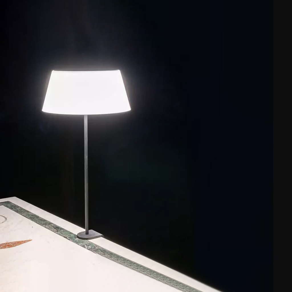 designové stolní svítidlo