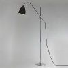 chromová stojací lampa