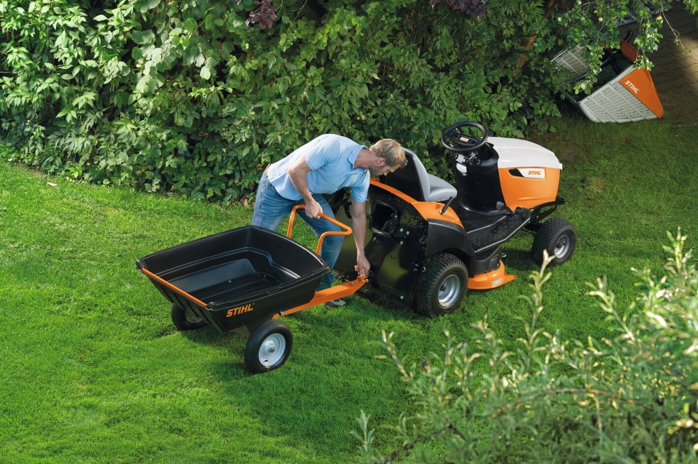 ZAHRADNÍ TRAKTOR STIHL