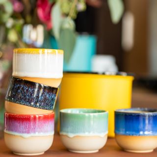 Víkend = čas na pomalou kávičku doma 🤍 A co si budeme… perfektní šálek dělá víc, než si myslíš 👀 Na e-shopu najdeš několik...