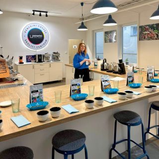 Víte, co je cupping? 🤔 Je to kávová degustace, při které se porovnávají různé kávy a objevují jejich chutě, vůně i...