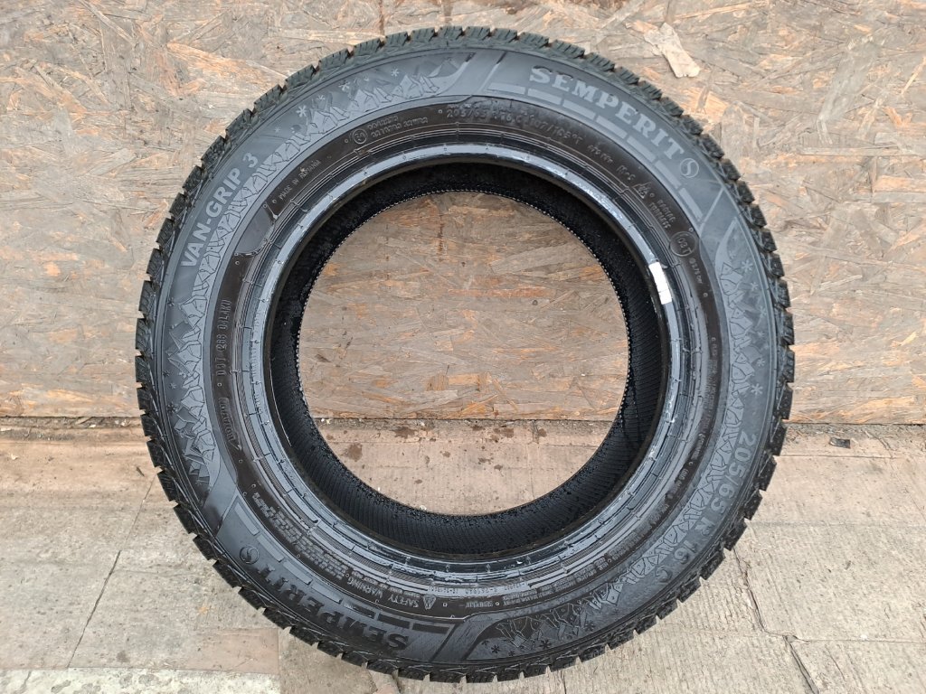 Semperit VAN GRIP 3 R16C 107/105 T pneu zimní, dodávka