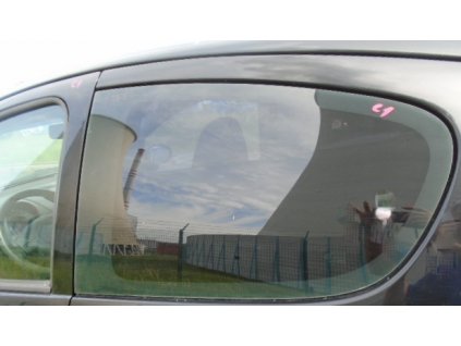 Zadní sklo levé nestahovací Citroen C1 r.v. 2005-2014