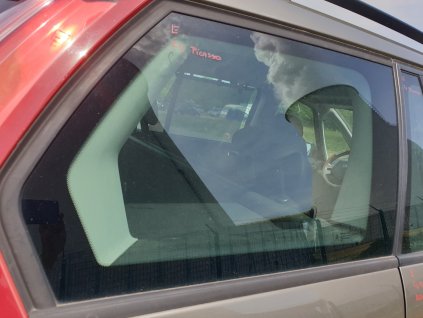 Zadní sklo pravé nestahovací velké Citroen C4 Picasso  r.v.  2006-2013
