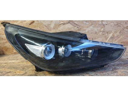 Světlomet pravý přední LED HYUNDAI i30 III 92102-G4120