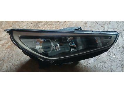 Světlomet pravý přední Hyundai i30 III 2016-18 92102-G4020