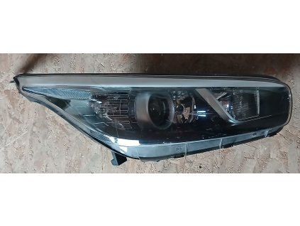 Světlomet pravý přední Kia Ceed ll 92102-A2441