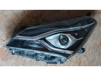 Světlomet levý přední Toyota Yaris lll lift originál