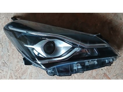 Světlomet pravý přední Toyota Yaris lll lift originál