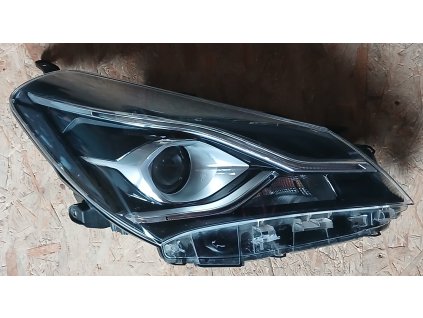Světlomet pravý přední Toyota Yaris lll lift originál