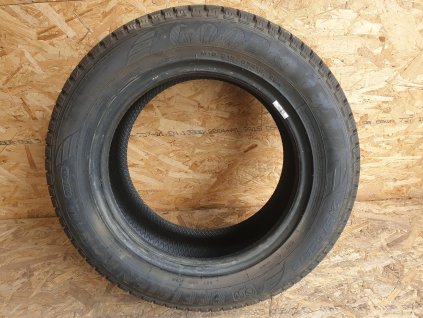 GOOD YEAR EffecientGrip SUV 4x4 215/65 R16 1 ks pneu zimní