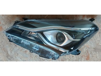 Světlomet levý přední Toyota Yaris lll lift 0D 199 Koito