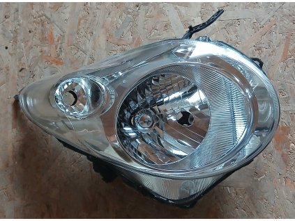 Světlomet pravý přední Suzuki Alto VII A062382