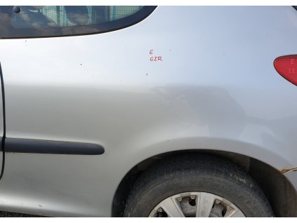 Peugeot 206 1.1 i  1998-2010  blatník levý zadní barva EZR