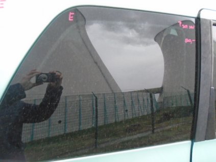 Zadní boční sklo pravé neposuvné Peugeot 307 SW Sport  r.v.2004