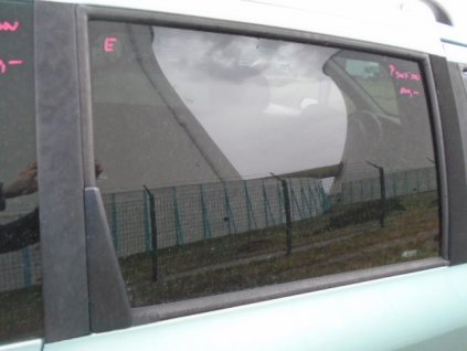 Zadní sklo pravé stahovací Peugeot 307 SW Sport  r.v.2004