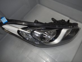Světlomet pravý přední Hyundai i30 se servomotorkem k regulaci sklo světla  92102-A6060