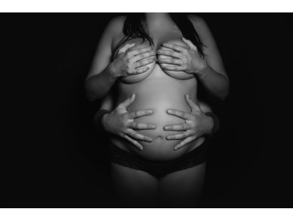 1 hodina focení a 6 upravených fotografií dle vlastního výběru. Včetně služby vizážistky a základní úprava vlasů.