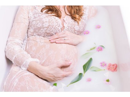 2 hodiny focení ve stylu MIlK BATH a 6 upravených fotografií dle vlastního výběru.
