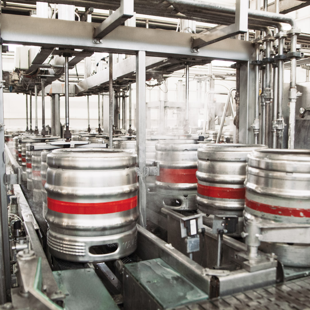 Modernější linka na plnění sudů KEG