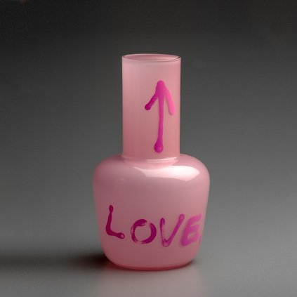 qubus jakub berdych karpelis unnamed vase love pink