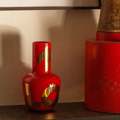 babyvase coral red square web