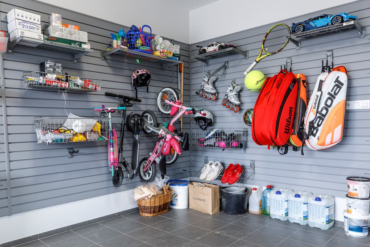 Tárolórendszer egy szigetelt belső falban? Az egyetlen lehetőség a Reponio