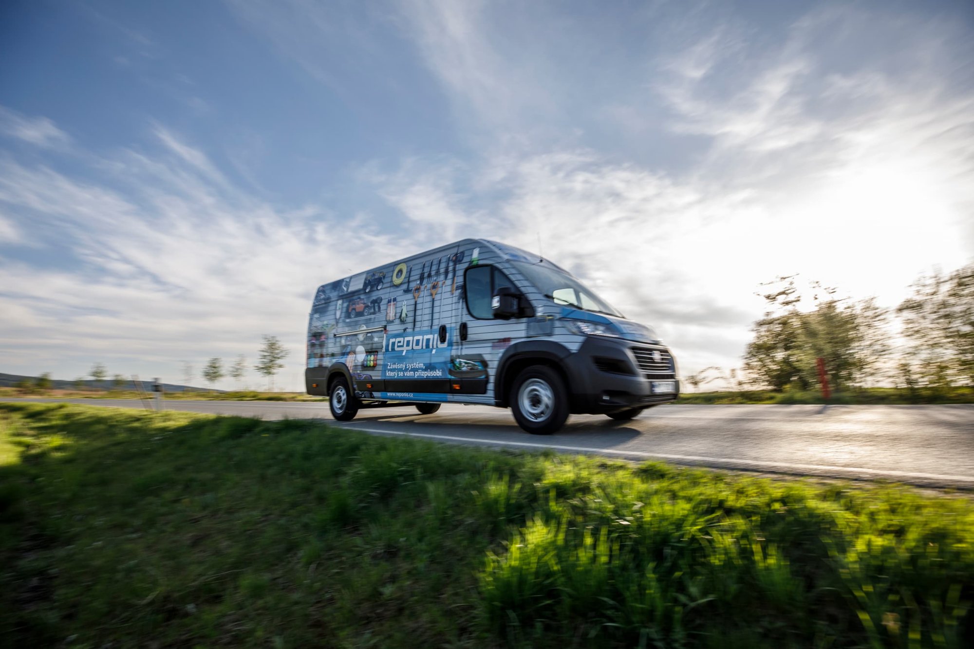 Wir kommen zu Ihnen! Einbau des Reponio-Federungssystems mit ausgestattetem Transporter
