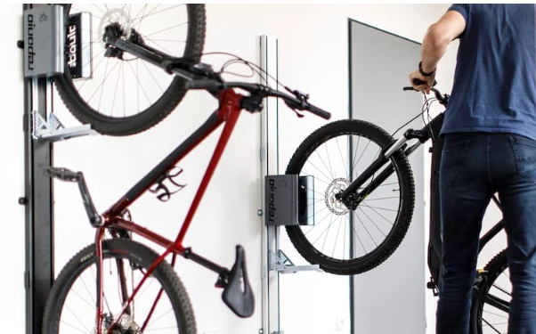 Parkování kol pro 21. století. Co od moderního řešení očekávají bytové domy, sportcentra a další firmy