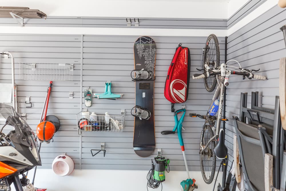 Průvodce výběrem ideálního závěsného systému pro různé místnosti v domácnosti