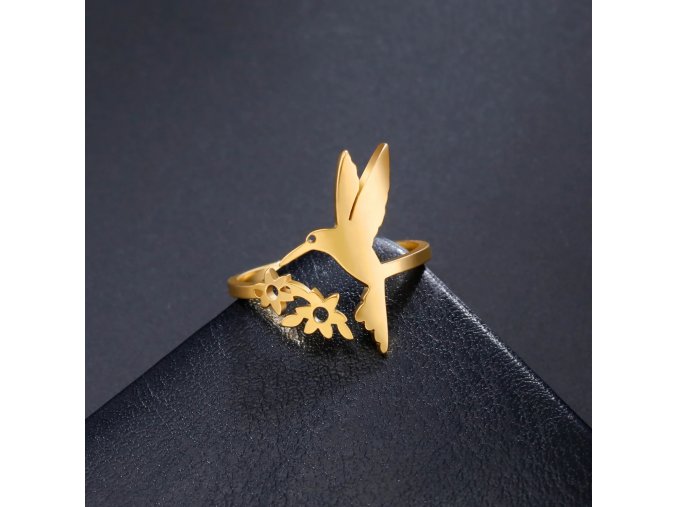 Prsten kolibřík ve zlaté barvě  nerezová ocel, nastavitelná velikost