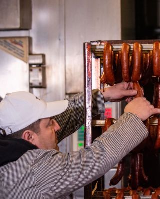 Ve výrobně robíme jak o závod, aby po tom vánočním vybělení íííšopu bylo z čeho vybírat..🔥 Bobrotkami už se pomalu zase...