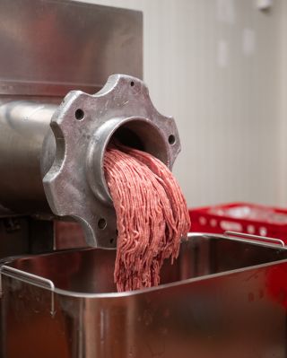 Jak poznáte kvalitní mleté maso? 👀🥩 Podle řeznické praxe a potravinářských standardů má mleté maso nejvyšší kvalitu tehdy,...