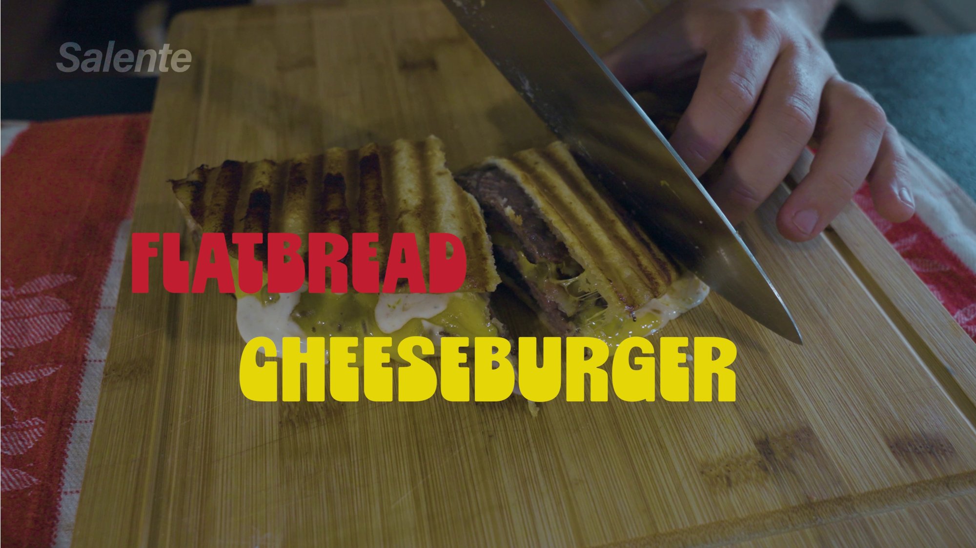 Italský flatbread na způsob cheeseburgeru | Recepty Pavla Švestky a Izabely Škutové
