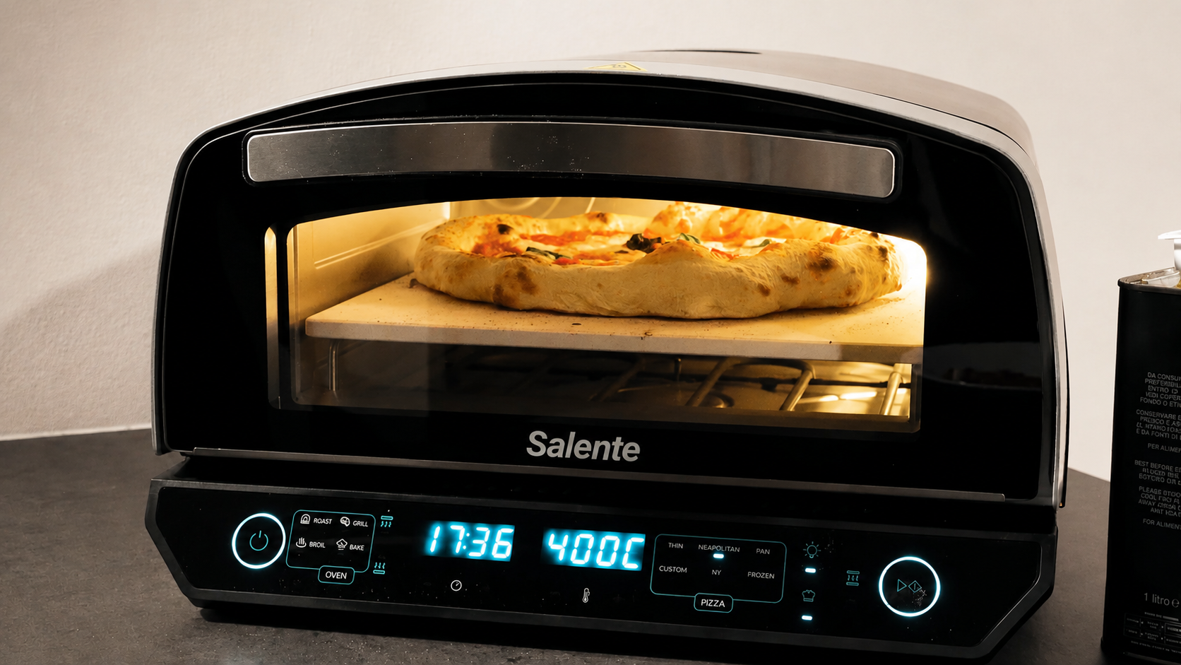Pečení pizzy Margherita v pizza peci Salente Vulcano