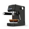 Salente Coffio, negru-antracit, vedere laterală a aparatului de cafea în timpul preparării espresso-ului