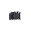 Tilta Polovičná klietka na fotoaparát pre Canon R6 Mark II – titánovo sivá
