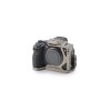 Tilta Polovičná klietka na fotoaparát pre Sony a7R V - titánovo sivá