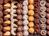 Dokonalá štědrovečerní večeře: Jaké víno vybrat ke kaprovi, řízku i cukroví?