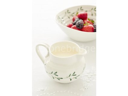 sophie conran mistletoe close up cream jug with close up bowl of fruit 2019