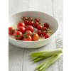 Sophie Conran pecici misa bez okraje white ceramic round roasting dish with oiled toms web optimised