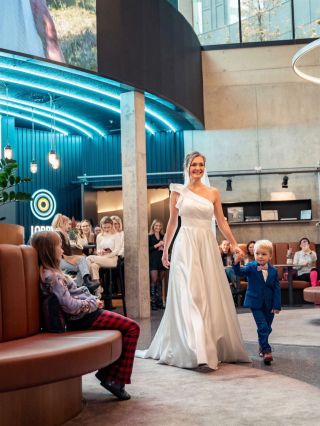 Fotografie z Listopadové přehlídky @svatebniexpo 2025 👰🏼🤵🏻‍♂️.. Děkujeme všem, kteří dorazili a že jsme opět mohli být...