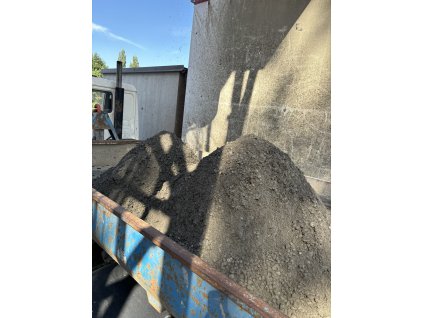 Beton C 25/30 S1 zavlhlý s drtí